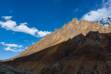 landscape wallpaper with blue sky and clouds