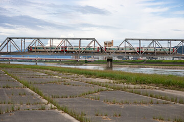 EOS5D.広島太田川放水路、5Dで電車。