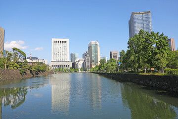 Fototapeta premium 日比谷濠と東京ミッドタウン日比谷