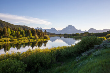 Naklejka premium Beautiful sunset at Oxbow bend overview snake river, Grand Teton National Park during summer.