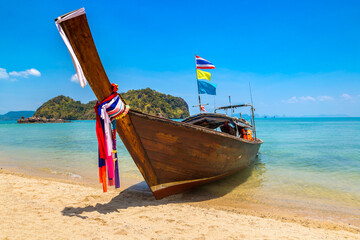 Thai traditional longtail boat - obrazy, fototapety, plakaty