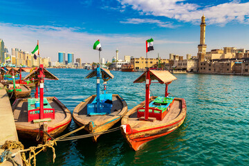 Fototapeta na wymiar Abra wooden boat in Dubai