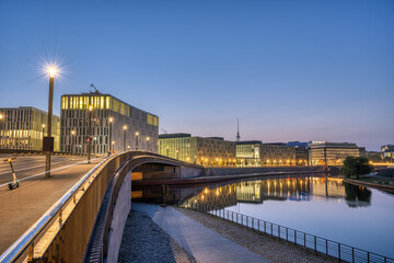 Fototapeta premium Dawn at the river Spree in Berlin with the Television tower in the back