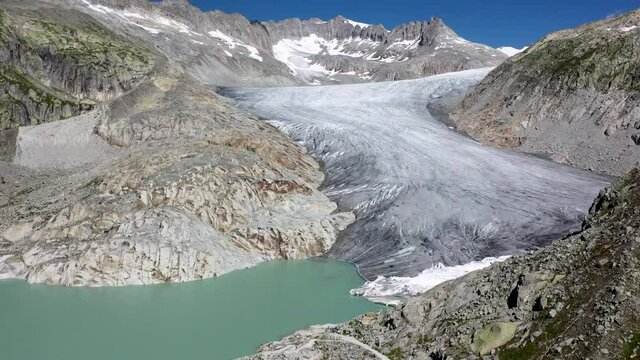 Der Furkapass mit dem Hotel Belvedere und dem Rhonegletscher, Schweiz (September 2021)