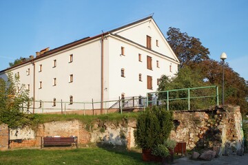 Obraz premium A granary from the second half of the 19th century in Plock, Poland.