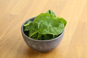 Fresh green spinach leaves in the bowl
