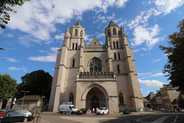 Fototapeta na wymiar La cathedrale Saint Bénigne, eglise gothique du 13eme siecle, vue de l'exterieur, ville de Dijon, departement de la Cote d'Or, France