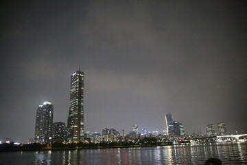 Fototapeta na wymiar 한강 야경 63 빌딩 서울