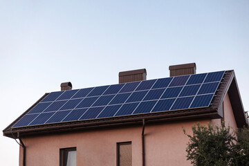 Naklejka premium Solar panel house. House with solar panel energy