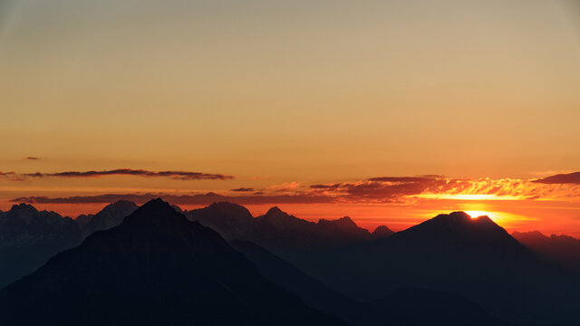 Sonnenaufgang in den Alpen © Michael