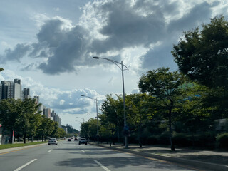 Fototapeta na wymiar beautiful clouds and road in the city