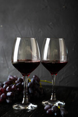 Red wine in a glass and grapes