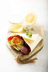 Grilled halloumi roll with vegetables