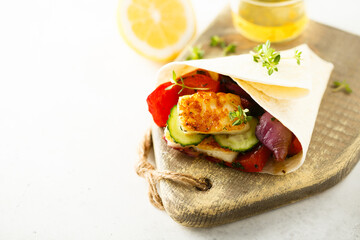 Grilled halloumi roll with vegetables