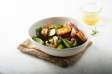 Healthy vegetable salad with roasted halloumi cheese