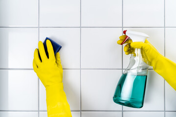 Tile Wall Grout Cleaning With Sponge