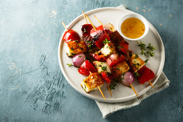 Vegetable skewers with halloumi cheese