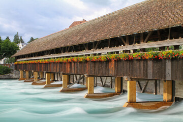 Puente sobre rio en Interlaken