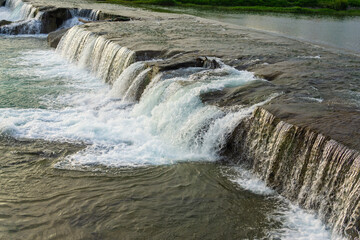 The landscape of the river with a roll and a threshold.