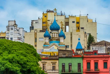 Fototapeten Russian Orthodox Church with the blue onion domes in Buenos Aires, Argentina, background living houses © ggfoto