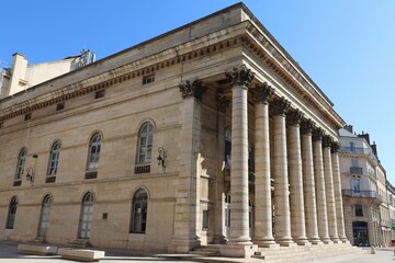 Fototapeta na wymiar Le grand théâtre, vue de l'exterieur, ville de Dijon, departement de la Cote d'Or, France