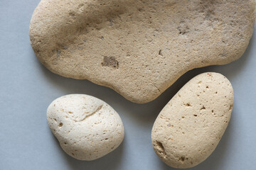 ear-shaped stone arranged with two ivory yellow pebbles
