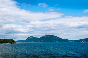 Fototapeta premium Travelling through the shores and islands from Vancouver to Victoria in Canada