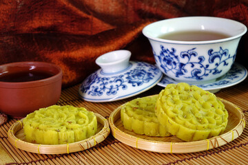 Osmanthus cake is a traditional sweet-scented Chinese pastry in mid-autumn day or Moon festival, Chinese New Year and any usual special days. Osmanthus flowers cake served with afternoon tea