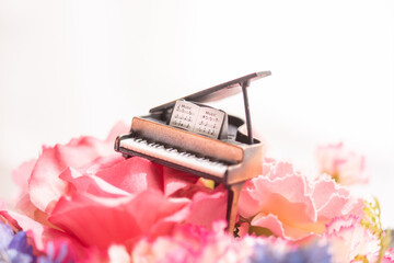 グランドピアノイメージ　～花に囲まれて～【室内スタジオ撮影】	