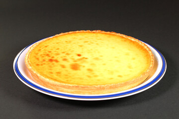 皿の上のチーズケーキ