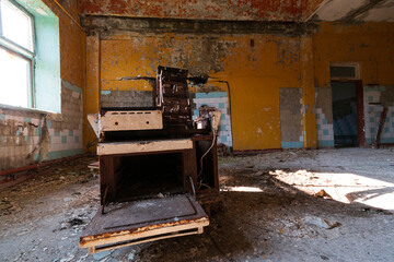 Fototapeta na wymiar broken kitchen stove in an abandoned room