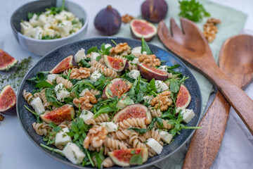 healthy autumn salad with figs and walnuts