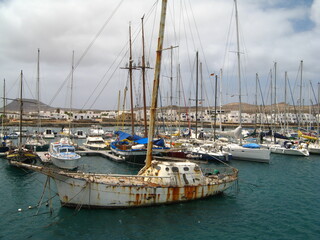 MUELLE DE CALETA DEL SEBO, EN LA ISLA DE LA GRACIOSA, ISLAS  CANARIAS