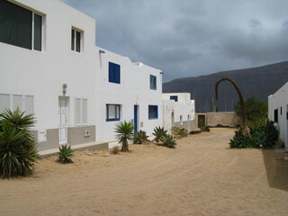 Fototapeta premium CALLES DE ARENA EN LA ISLA DE LA GRACIOSA