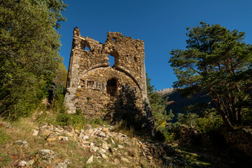 Fototapeta na wymiar Tower of Felipe II, - castillo viejo -, old lookout tower that defended the passage, province of Huesca, Aragon, Spain, europe