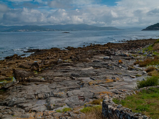 Vista a la ría desde el paseo a la Ermita Capela da Atalaia.en Porto do Son, Coruña, Galicia