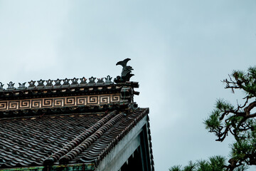 古い通りに残っている古い日本の家