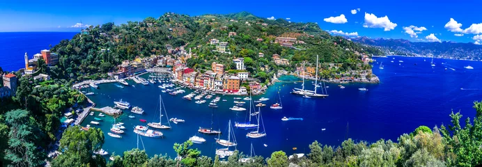 Poster most beautiful coastal towns of Italy - luxury Portofino in Liguria, Panoramic view with colorful houses and sailing boats © Freesurf