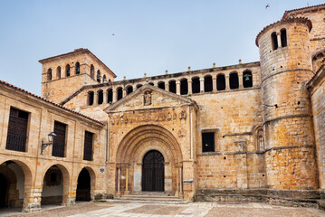 Fototapeta na wymiar Collegiate church of Santa Juliana, in Santillana del Mar