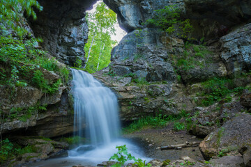 Fototapeta na wymiar waterfall in the cave