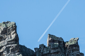the trail of the plane in the mountains