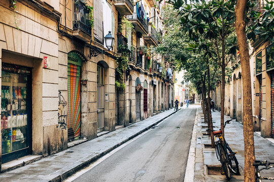 Fototapeta Narrow street in the old town of Barcelona