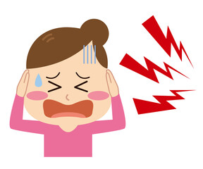 騒音に耳をふさぐ女性