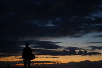 Obraz premium a lone man in the evening