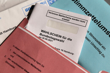 Briefwahl, Wahlunterlagen für die Bundestagswahl 2021 am 26 September in Deutschland