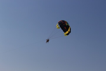 Parachute flying is one of the types of entertainment at seaside resorts. The boat pulls a parachute on a zip line.