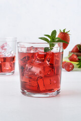 strawberry mint rum cocktail mojito