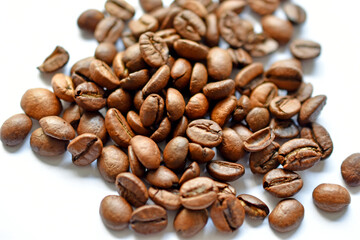 Fototapeta premium Coffee beans close-up on a colored surface