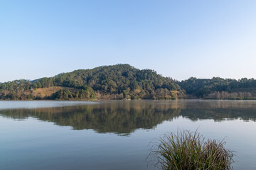 Fototapeta na wymiar The lake reflects the mountains of Danxia landform