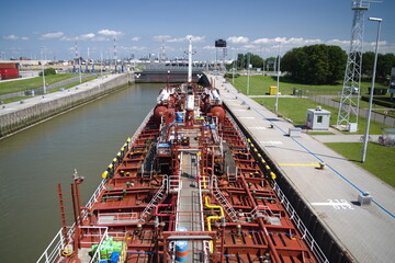 Vessel inside the lock